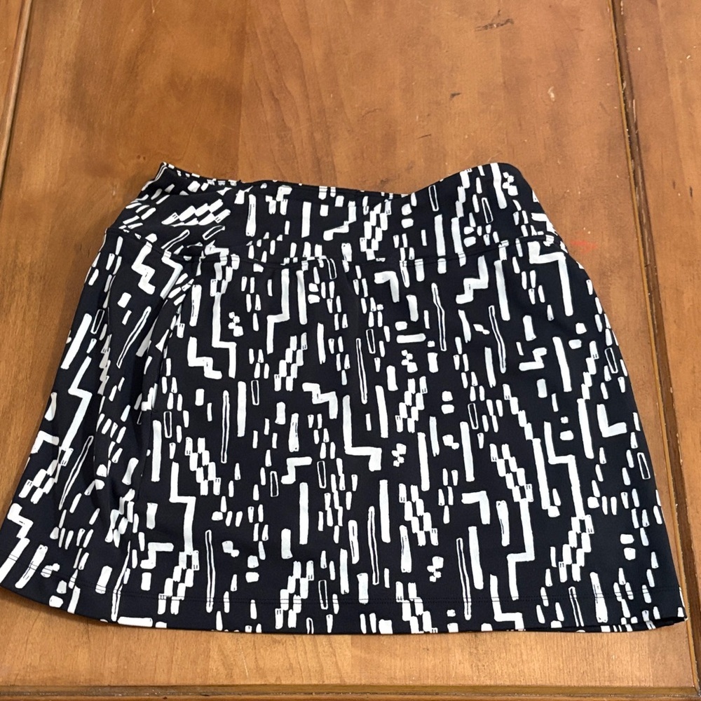 Title Nine Black and White Skort Size Small